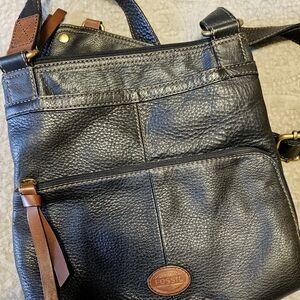 Fossil Black Leather Crossbody Bag with Stylish Stitching